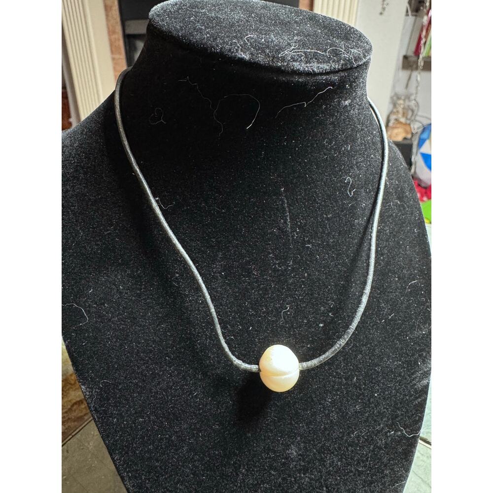 Minimalist Pearl Leather Choker | Quiet Luxury Style